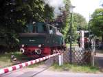 Am Sonntag den 20.5.2004 rangiert die Lok 98-8921 der SWK im Bahnhof Hlserberg an das vordere Ende des Zuges, da es von hieraus zurck nach St.