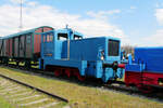 Die Dieselkleinlok V 15 1002 stand - noch herrlich blau lackiert - am 20.04.2008 bei den MBEF in Magdeburg.