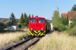 Eine frische Hauptuntersuchung hat Lok 51 (ex MBE) der MECL bekommen.
Die Lok wurde 1959 als Nr.12995 bei Jung in Jungenthal gebaut. Am 01.08.2015 kam Sie zu Fotozugehren. Viele Besucher aus Nah und Fern waren an der Strecke. Wir hatten uns allerdings im ehemaligen Bahnhof in Bachem ein ruhiges Plätzchen ausgesucht! Bahnstrecke 9321 Merzig - Büschfeld.