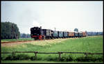 Am 8.6.1992 war die 896237 der Museums Eisenbahn Minden im Einsatz bei Diepenau, wo sie mit ihrem Zug in Richtung Rahden unterwegs war.