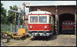 Triebwagen T 2 der Museums Eisenbahn Minden vor dem BW in Rahden, welches heute das Domizil der Museums Eisenbahn Rahden - Uchte ist.