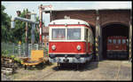 Triebwagen T 2 der Museums Eisenbahn Minden vor dem BW in Rahden, welches heute das Domizil der Museums Eisenbahn Rahden - Uchte ist.