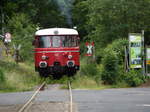 Triebwagen der Oleftalbahn am 18.Juni 2017 bei der Ausfahrt von Olef in Richtung Hellenthal