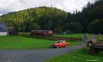 Am 17.09.2017 konnte bei Mauthaus der Schienenbus der Rodachtalbahn fotografiert werden, als er den Audi 60  Günther  traf.