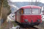 VT 98 der Rodachtalbahn Nordhalben - Steinwiesen kurz vor Steinwiesen. 24.03.2008