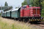 V45 211 mit einem Sonderzug der Braunschweiger Eisenbahnfreunde nach berquerung des Mittellandkanals bei Peine