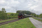 Damplok BB 262 mit Historischer Zug der Sauschwänzlebahn von Weizen  nach Zollhaus-Blumberg bei Ankunft zum Bahnhof Fützen am 10.August 2019.
