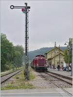 Die Diesellok 211 041-9 (92 80 1211 041-9 D-NeSA) steht mit ihrem  Morgenzug  im Bahnhof Zollhaus Blumberg für die Fahrt nach Weizen bereit.