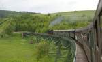 Am 21. Mai 2009 berquert die 50 2988 den 252,5 Meter langen Biesenbach-Viadukt oberhalb Epfenhofen.
