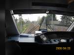 Blick durch die Frontscheibe des IC 2120 von Frankfurt (M) Hbf nach Puttgarden. Aufgenommen am 20.04.08 zwischen Hamburg Hbf und Ahrensburg auerhalb! des Fhrerstandes. 
