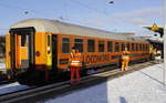 Die letzten vier Wagen des Locomore-Zuges nach Stuttgart trugen alle das Firmendesign.