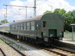 Von Chemnitz nach Binz lief dieser Dienstwagen,am 06.Juni 2020,am Schluß mit.Aufnahme beim Halt in Bergen/Rügen.