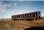 Auf einer Erkundungstour in Pasewalk entdeckte ich diesen ausrangierten Reisezugwagen im September 1997. 