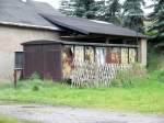 Zu einer Garage umfunktioniert berlebte dieser Wagenkasten die Stillegung der Strecke Elterlein-Scheibenberg im September 1966, 03.10.07