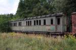 Dieser ehemaliger Reisezugwagen mit der Nummer 50 50 99 22 283-6 gh�rt ebenfalls zur Sammlung Falz, gesehen am 04.09.2010 im ehemaligen BW Falkenberg oberer Bahnhof.