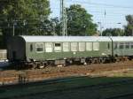 Als letzter Wagen im Sonderzug Bergen/Rgen-Cottbus lief,am 06.Juli 2013,der Dienstwagen 55 80 29-11 375-7 mit.Aufnahme in Bergen/Rgen.