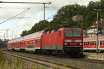 31. August 2010, Lok 143 324 mit RB 16846 von Lichtenfels verlässt den Bahnhof Kronach und setzt ihre Fahrt über die Höhen des Frankenwaldes nach Naumburg fort.