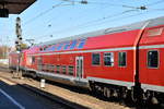 Außenansicht des Stuttgarter 25-33 013-7 DBuza 747.7 am 18.11.8 im Bahnhof von Ludwigsburg 