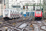 Der Intercity-Express einfahrt in den Kölner HBF.