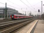 Nachschuss auf einen n-Wagen der Südostbayernbahn!  Dieser Steildach-Rotling bildete den Zugschluss eines Regionalzuges der Südostbayernbahn.