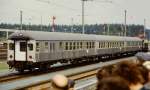 Nahverkehrs-Wendezug mit Bn-Wagen, geschoben von 141 072-9 auf der Fahrzeugparade  Vom Adler bis in die Gegenwart , die im September 1985 an mehreren Wochenenden in N�rnberg-Langwasser zum 150j�hrigen