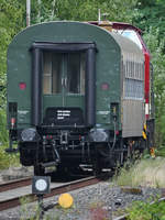 Der DR Dienstwagen 55 80 89-06 001-3 pausierte zusammen mit 204 354-5 Ende Juni 2020 in Hattingen.