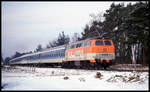 Interregio auf der Sennebahn! Das gab es als Umleiter Verkehr im Frühjahr des Jahres 1994!
218145 mit IR 2551 Richtung Paderborn passiert hier am 23.2.1994 um 14.24 Uhr einen unbeschrankten BÜ nahe Schloss Holte.