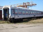 Auch ein in alter Interregio-Farbgebung abgestellter Wagen steht in Mukran.