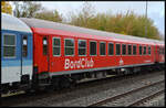 Der BordClub-Wagen D-GfF 56 80 89-90 675-0 WGmz der Bahn Touristik Sonderz�ge GmbH eingereiht in den Interregio DZ 1811 Bad Kissingen - Kempten am 11.10.2026 in Oberwerrn.