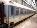 Einer der letzten 1.- Klasse - Wagen (Bauart Aimz) im InterRegio - Farbkleid am 22.01.05 in Stuttgart Hbf.