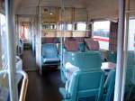 Blick auf eine von dreien Sitzlandschaften in einem IR-Wagen der Gattung Bimdz. Einst fuhren diese Wagen im Rheingold, dann wurden sie modernisiert, gehrten DB Fernverkehr und wurden im IC/ hochwertigen  IR-Dienst eingesetzt, heute sind sie bei DB Regio in Stuttgart stationiert und werden im IRE-Verkehr zwischen Karlsruhe und Stuttgart eingesetzt(Stuttgart,23.8.05)