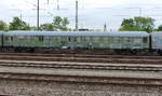 Alter Personenwagen (Typ?) abgestellt in einem ganzen Zug im Bahnhof Crailsheim 17.05.2018