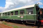 Der Rekowagen der Dampflokfreunde Berlin der Bauart Bag (75 80 93-29 102-2 D-DLFB) am 19.09.2015.
Der Wagen wurde 1962 im Raw Halberstadt gebaut und ist in den Dampfsonderzug von Berlin Schöneweide nach Berlin-Lichtenberg anlässlich des 12. Eisenbahnfest in Berlin Schönweide eingereiht.
Der Wagen hat schon eine bewegte Geschichte in der Nummerierung hinter sich, ursprünglich  357-661 als Bauart Bgetr, dann 50 50 24-15 215-7 als Bauart Tr-WG2 und dann 50 80 24-15 215-7.
Und einige Baugruppen haben schon eine gewisse Zeit als Donnerbüchse hinter sich.
