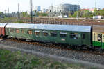 Ein Reise- und Gepäckwagen der DR, gesehen im April 2014 in Dresden.