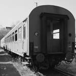 Ausgediente Personenwagen Anfang April 2018 im Sächsischen Eisenbahnmuseum Chemnitz-Hilbersdorf.