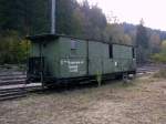 Dieser ehemalige schsische Packwagen stand am 13.10.04 im Bahnhof Schnheide Sd.