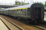 Nachschuss auf den Störtebeker-Express mit seinen 1.-Klasse-Wagen der DDR-Reichsbahn (Eberswalde, 25.7.15).