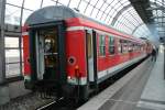 Ich habe KEINE Ahnung was das für ein Zug sein soll, aber ich vermute das das ein  Testzug  für die Tunnelstrecke durch den Berliner Hauptbahnhof ist, denn der Zug ist in Richtung Jungfernheide