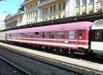 Euro-Express / D - Personenwagen  Bcomh 56 80 50-70 057-0 im Bahnhof Lausanne am 07.05.2011