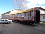 Am Schlafwagen WLAB 56 80 70-40 141-5 haben die Berliner Eisenbahnfreunde noch Arbeit,trotzdem durfte ich,am 26.März 2016,den Wagen im Freigelände im  Eisenbahnmuseum Basdorf besichtigen.