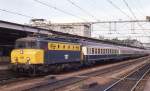 Altbau Elektrolok der NS 1117 hlt am 15.7.1989 um 9.02 Uhr  mit dem EC 25  Erasmus  auf dem Weg nach Innsbruck im Bahnhof Arnhem.