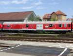 Fahrradwagen, 3-Lwen-Takt RadExpress, Dduu 498.1, 50 80 92-80 102-8 am 20.05.2012 im Bahnhof Friedrichshafen.