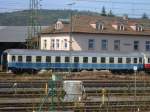 E40 128 brachte am 24.04.13 einen Zug mit alten Reisezugwagen nach Lichtenfels.