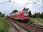 Steuerwagen der Gattung DABbuzfa 778 am Ende des RE 38350 auf der Fahrt von Belzig nach Stralsund. Als Lok diente die 143 877-9. Abgelichtet am 16.08.04 bei der Ausfahrt aus dem Bf Greifswald Sd.