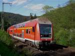 Eine RB am 10.05.2008 unterwegs auf der Frankenwaldbahn bei Lauenstein. 