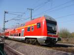 Die Regionalbahn von Braunschweig Hbf nach Magdeburg Hbf mit Steuerwagen voraus kurz vor ihrem Ziel.