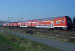 143 223 und 143 218 mit ihrer RB von Sangerhausen nach Erfurt, am Morgen des 01.04.2005 kurz hinter Smmerda.