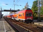 Steuerwagen der Gattung DABbuzf 777 am Ende eines RE der Linie 3(Richtung Stralsund) am 23.10.03 in Greifswald Hauptbahnhof.