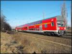 Ein modernisierter Steuerwagen der 1. Generation an einer S-Bahn nach Halle/Saale. 