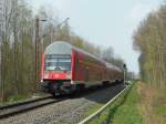 Doppelstocksteuerwagen der alten Sorte auf der  Waldbahn  im Leipziger Auewald, als Regional-Express nach Werdau.